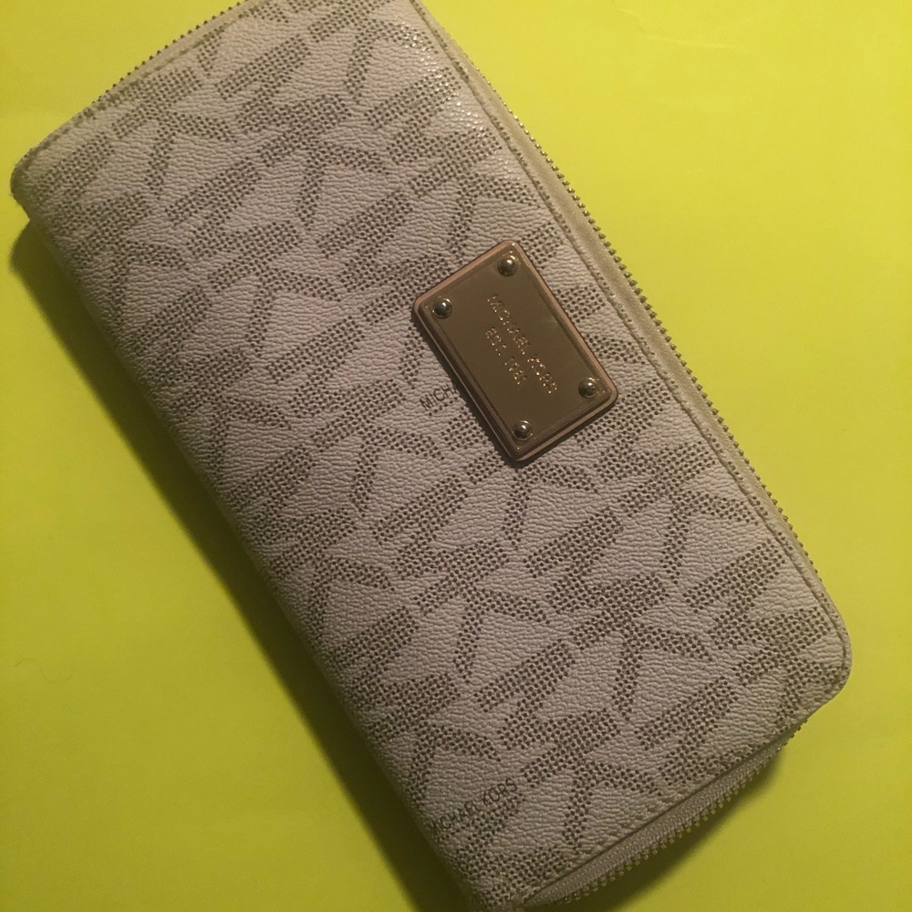 Michael Kors Jet Set Wallet